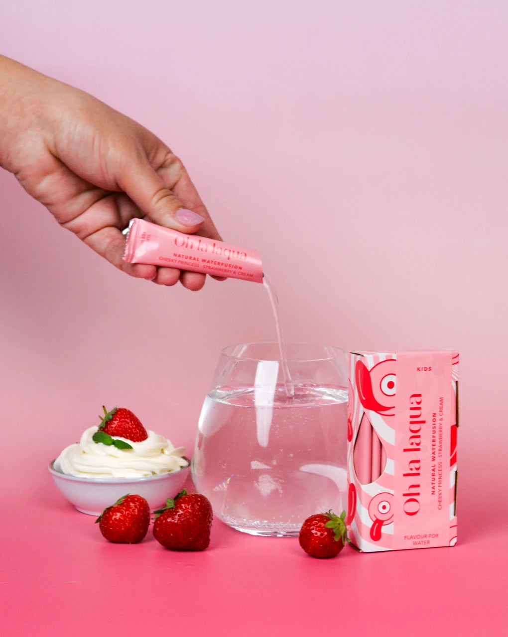 Flavored water: OH LA LAQUA Strawberry & Cream (application)