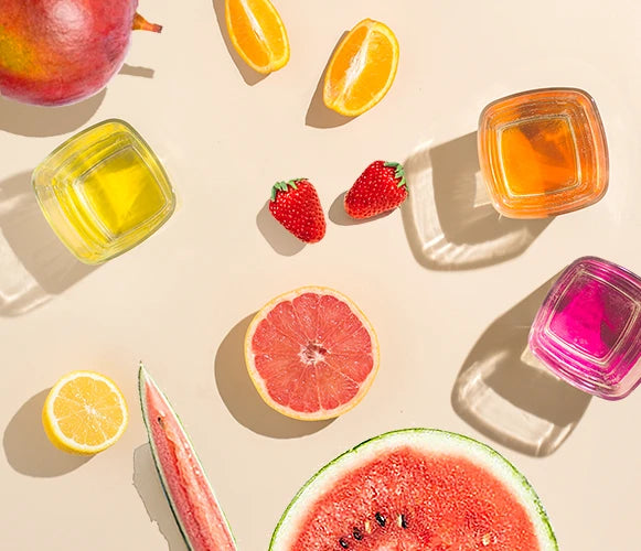 Stillleben mit Früchte, wie Erdbeere, Melone, Grapefruit, Orange, Zitrone