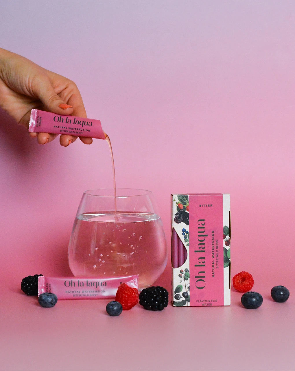 Wasser mit Geschmack: OH LA LAQUA Bitter Wild Berry (Anwendung)