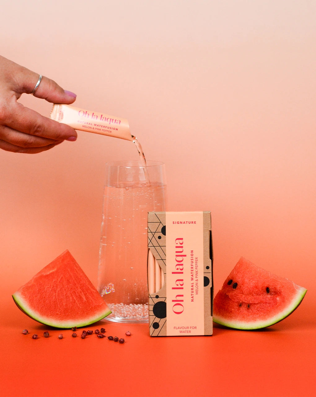 Wasser mit Geschmack: OH LA LAQUA Melone &amp; Rosa Pfeffer (Anwendung)
